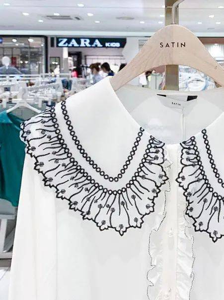 百變領(lǐng)型 工藝細節(jié)賦予衣服獨特魅力